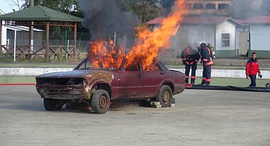 Elektrikli araç yangınına 'battaniye sistemi' ile müdahale tatbikatı