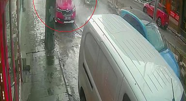 Erzurum'da çatıdan düşen kar ve buz sarkıtları tehlike oluşturuyor