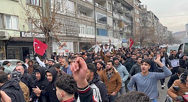 Esad rejimi kontrolü kaybetti, Kayseri'de yaşayan Suriyeliler kutlama yaptı
