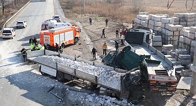 Eskişehir'de TIR'lar çarpıştı; 1 ölü, 1 yaralı