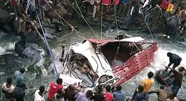 Etiyopya'da kamyon nehre düştü: 71 ölü