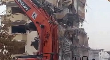 Gaziantep'te 6 katlı bina yıkım sırasında çöktü