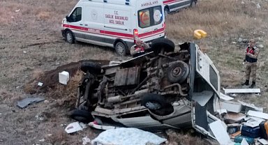 Gaziantep'te minibüs şarampole devrildi: 1 ölü, 3 yaralı