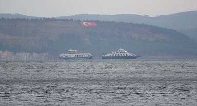 Gökçeada ve Bozcaada feribot seferlerine fırtına engeli