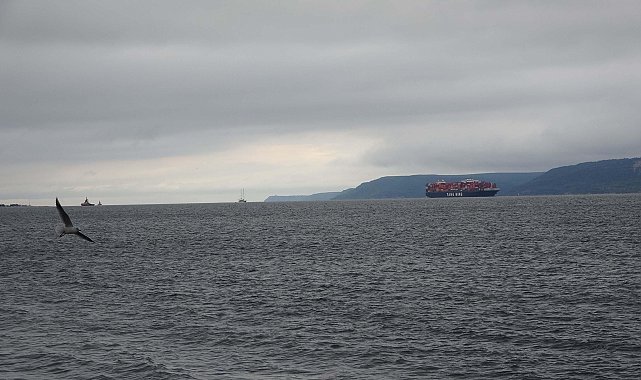 Gökçeada ve Bozcaada'ya feribot seferlerine fırtına engeli