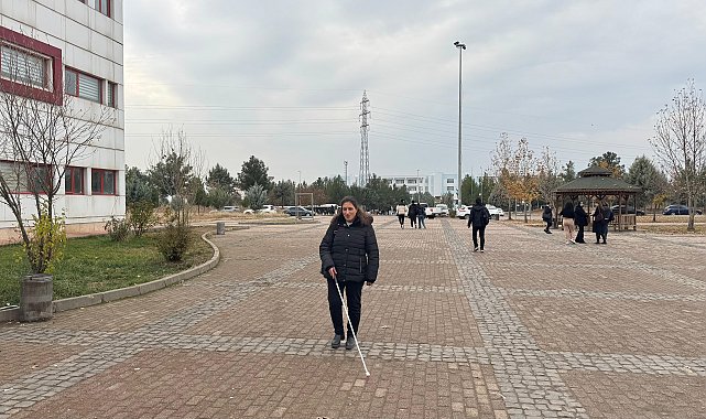 Görme engeli 3 çocuk annesinin okuma azmi