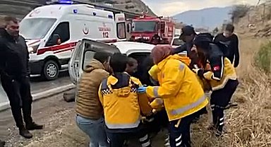 Hafif ticari araç ile TIR çarpıştı; 1 ölü, 3 yaralı