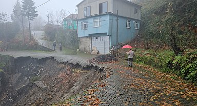 Heyelanlı bölgede oturanlar, 2 aydır korku içinde yaşıyor