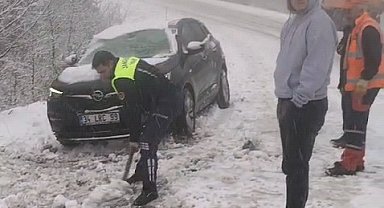 İnegöl-Domaniç kara yolunda yoğun kar yağışı
