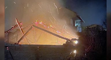 İnegöl'de 2 katlı binada çıkan yangın söndürüldü