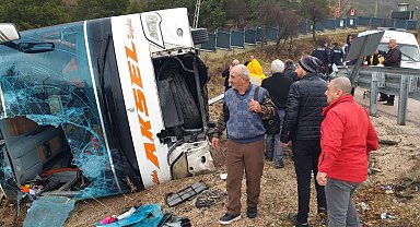 Isparta'da yolcu otobüsü devrildi; yaralılar var