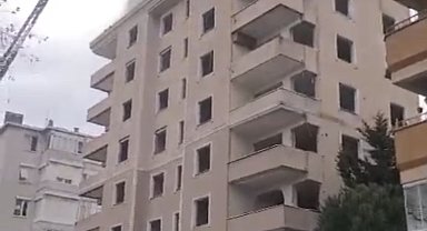İstanbul - Ataşehir'de 8 katlı binanın çatısı alev alev yandı