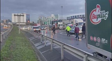İstanbul- Bağcılar TEM Otoyolu'nda zincirleme trafik kazası; 1 yaralı- 1