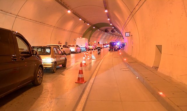 İstanbul - Beyoğlu'nda motosikletli kurye otomobilin altında kaldı