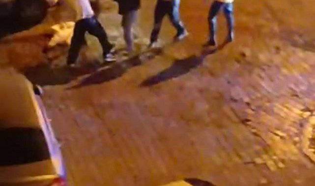 İstanbul-Beyoğlu'nda yardım istediği sağlık görevlilerine saldırdı; o anlar kamerada