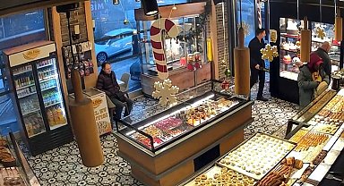 İstanbul- Esenyurt'ta pastalara altın koydu; sosyal medya fenomeni dedektörle geldi