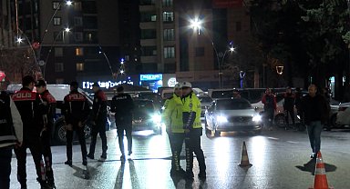 İstanbul - İstanbul Emniyet Müdürü Yıldız, Bağcılar'da denetimlere katıldı