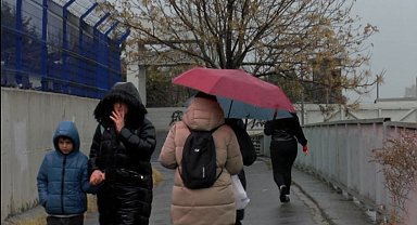 İstanbul -İstanbul'da yağmur trafiği etkiledi, yoğunluk yüzde 81'e ulaştı