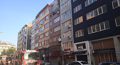 İstanbul- Kadıköy'de 7 katlı binada çıkan yangın söndürüldü