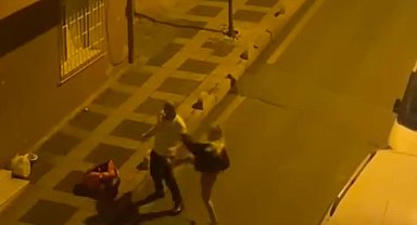 İstanbul- Kağıthane'de sokak ortasında 'aldatma' kavgası kamerada