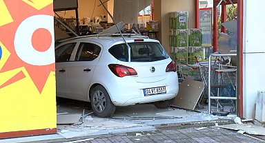 İstanbul- Pendik'te fren yerine gaza basan sürücü markete girdi