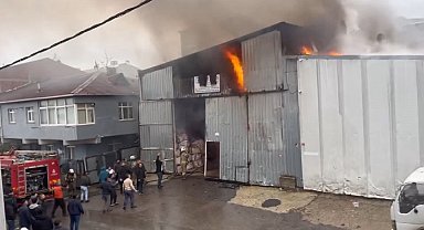 İstanbul - Sultanbeyli'de palet üretim atölyesinde yangın