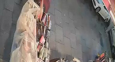 İstanbul - Sultangazi'de mağaza önündeki bavulu böyle çaldı