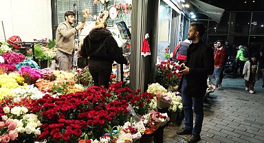 İstanbul- Taksim'de çiçekçilerde yılbaşı yoğunluğu