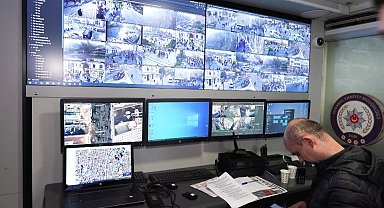 İstanbul- Taksim'de yılbaşı kutlamaları 15 binin üzerinde kamera ile takip ediliyor