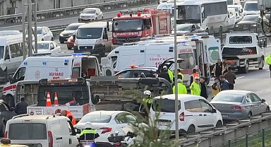 İstanbul- TEM otoyolunda öğrenci servisi devrildi -1