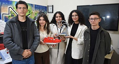 İZMİR Meslek liseliler, Robot ve Matematik Olimpiyatları'ndan ödüllerle döndü