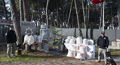 İzmir'de 219 kilo metamfetamin ele geçirildi; 2 tutuklama