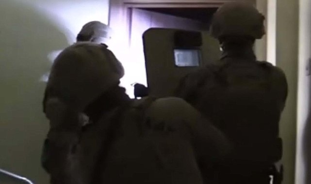 İzmir'de FETÖ operasyonu: 31 gözaltı