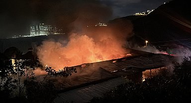 İzmir'de tekstil fabrikasında yangın