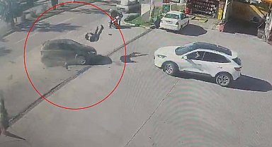Kaldırımda otomobilin çarptığı yaya öldü, o anlar kamerada