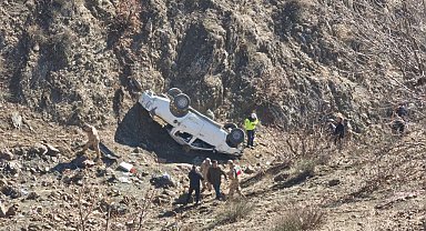 Kamyonet uçuruma yuvarlandı; 1 ölü, 3'ü ağır 6 yaralı