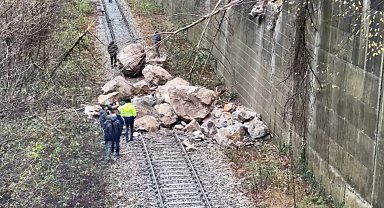 Karabük'te heyelan nedeniyle demir yolu ulaşıma kapandı