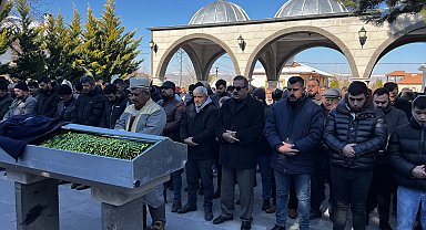 Kayseri'de fabrika yangınında ölen işçi, son yolculuğuna uğurlandı