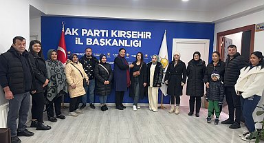 Kırşehir'de, CHP'den istifa eden 12 kişi AK Parti'ye geçti