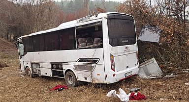 Kütahya'da işçi servisi şarampole devrildi; 1 ölü, 9 yaralı