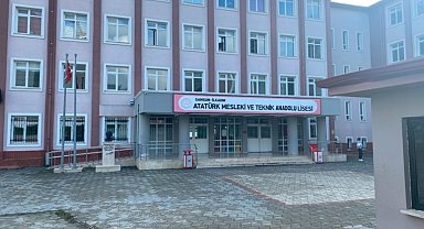 Lise öğrencisi, okul bahçesindeki kavgada bıçakla yaralandı