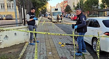 Lise öğrencisi okul önünde bıçaklı saldırıda yaralandı