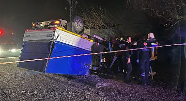 Manisa'da hafif ticari araç ile kamyonet çarpıştı: 6 yaralı