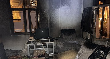Mersin'de yılbaşı gecesi ev yangınında 3 kişi dumandan etkilendi