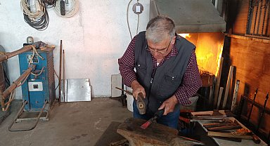 Ocak başında 60 yıldır demir dövüyor