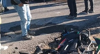Öğrenci servis minibüsü ile çarpışan motosikletin sürücüsü öldü
