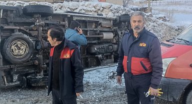 Öğretmenleri taşıyan minibüs devrildi; 12 yaralı