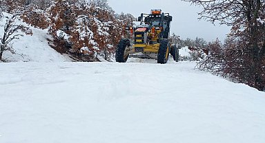 Okulların tatil edildiği Afyonkarahisar'da beklenen kar yağışı başladı