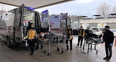 Otomobil ile hafif ticari araç çarpıştı; 2 yaralı