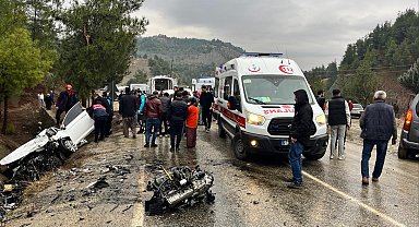 Otomobil ile hafif ticari araç çarpıştı; 3'ü ağır, 10 yaralı